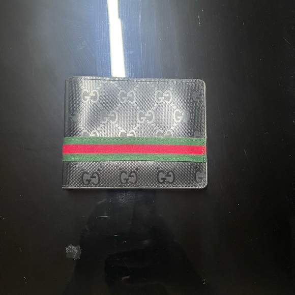 Gucci Black Wallet with Green and Red Stripe - Picture 1 of 3